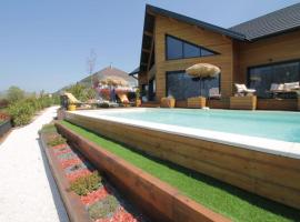 Magnificent villa with heated swimming pool and air conditioning!: Viviers-du-Lac şehrinde bir otel