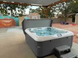 Pet-Friendly Downtown Kanab Basecamp | Hot Tub