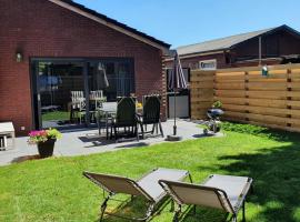 Luxe zomerwoning met omheinde tuin voor hond en kinderen, huvila kohteessa Dirkshorn
