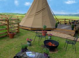 Burtree Country House and Retreats Tipi, hotel with parking in Thirkleby