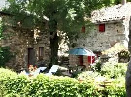 Maison cosy avec vue sur la montagne à Dompnac, cheminée
