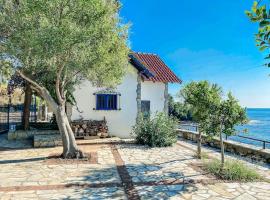 알라니아에 위치한 주차 가능한 호텔 Seafront Isolated Unique House