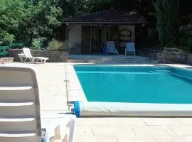 Villa confortable à Milhars avec piscine privée