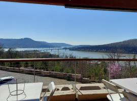 Haletown에 위치한 호텔 Cute & Cozy Houseboat Near Chattanooga