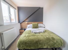 Sophisticated private getaway Pass the Keys, apartment in Beeston