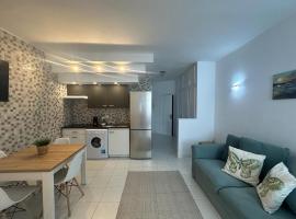 Liwia beautiful apartment in the first Oceanline in Los Cristianos., cheap hotel in Los Cristianos