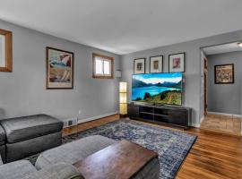 Gorgeous 2 Queen Bedroom Apartment in North Buffalo with 70 inch TV, hotel v destinaci Buffalo