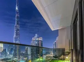 Luxurious 4BR Apartment w/ Prime Burj Khalifa View