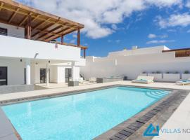 232 - Vista Del Mar by Villas Now Ltd: Puerto Calero'da bir otel