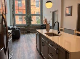 Prime 2BR Condo Historic Morris Ave, Downtown Birmingham, hotell sihtkohas Birmingham