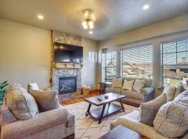 Townhome with Outdoor Pool Access 6 Mi to Park City