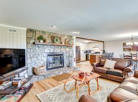 Newly Renovated Sky Valley Condo with Mtn Views, hotel di Sky Valley