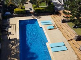 Villas Rocher - Standard Suite 2B, B&B in Grand Baie