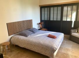 BROSSARD, hotel a Cavaillon