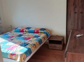 Apartman sa bazenom, apartamento en Radovići