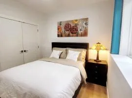 Gorgeous 2 Bedrooms Suite Private entrane with patio-Free Parking