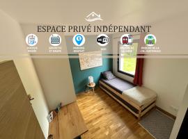 Chambre privée au calme - Proche gare - Parking gratuit, къща за гости в Le Gond