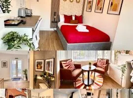 R1 - Newly renovated Private Self contained Room in Selly Oak Birmingham with bathroom shared between two rooms