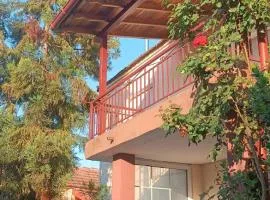 Garden House Rustic Apartment