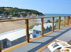 Pabell Pren Glamping - by Aberporth Beach Holidays, camping de luxe à Aberporth