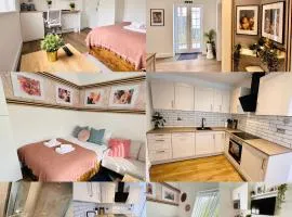 R4 - Newly Renovated Private Room with own kitchenette in a shared house - Selly Oak Birmingham