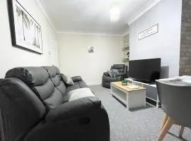 Cosy home, family & contractor friendly 4 bedroom near Leeds centre, sleeps 7