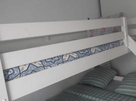 REPOS EN FAMILLE POUR VISITER PARIS A 15 MIN EN TRANSPORT, ξενοδοχείο στο Bois-Colombes