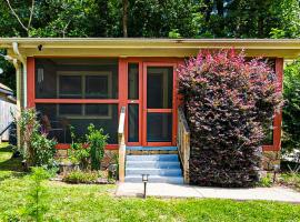 The Sauna Cottage, holiday home in Lake Lure