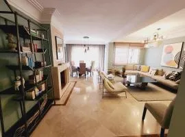 Number Nine Triangle d'Or by IB Signature - Chic 3-Bedroom family apartment in sought-after area, 24 x7 Security - Self check-in - Parking - City View with terrace - Walk to Cafes! City Centre