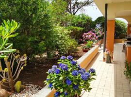 Casa al mare con giardino, hotel in Alghero