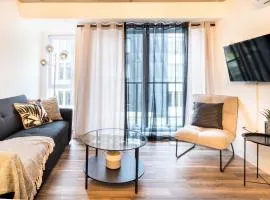 Condo moderne, centre-ville piscine, terrasse, gym