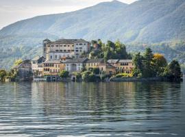 Appartamento Vacanze - Holiday Apartment "Ortamore", παραλιακό ξενοδοχείο σε Orta San Giulio