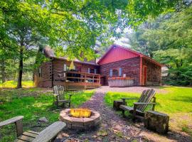 Hickory Cabin by AvantStay Firepit Hot Tub Game Room Great Location, hótel með bílastæði í Palmerton