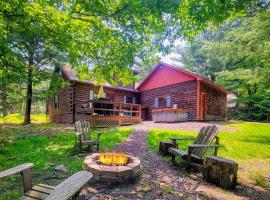 Hickory Cabin by AvantStay Firepit Hot Tub Game Room Great Location，Palmerton的飯店