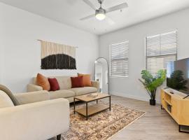 CozySuites Glendale by the stadium with pool 16, apartman Glendale-ben