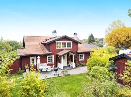 Holiday home EKERÖ – domek wiejski w mieście Ekerö