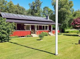 5 person holiday home in Skutskär-By Traum, hotel v destinaci Skutskär