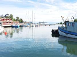 7 person holiday home in GRISSLEHAMN-By Traum, hotel em Grisslehamn