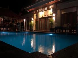 Bukit Kembang Sari, hotel with pools in Bugbug