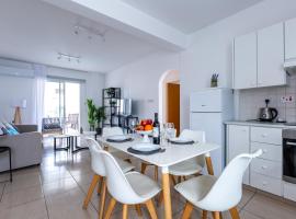 Just renovated beautiful 2 bed apartment in Paphos 5 min drive to the beach, hotel en Pafos