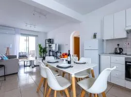 Just renovated beautiful 2 bed apartment in Paphos 5 min drive to the beach