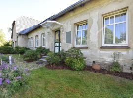 Elegant Holiday Home in Kr pelin near Horse Riding, vacation rental in Boldenshagen