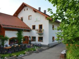 Holiday home with panoramic view and every convenience spa, hotel in Waldkirchen