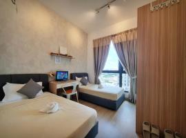 PH2101,2,3 - Paradise Home Staycation Contactless Self Check-In Private Rooms in 3 Bedrooms Apartment, heimagisting í Subang Jaya