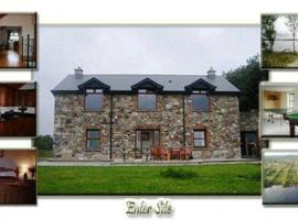 Trinity Lodge on Lakeshore with Horses, Jetty & Games Room, hotel near Lough Key Forest Park, Boyle