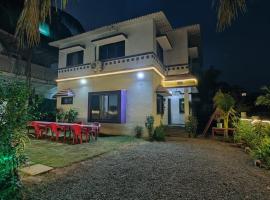 Tridev Costal Villa (Farm House), ξενοδοχείο σε Alibag