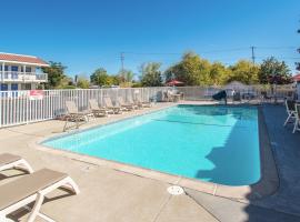Motel 6-Redding, CA - South, hotel v mestu Redding