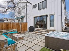 Luxury Home: Monthly Rental House Near Denver, hotel with parking in Englewood