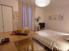 Studio Cosy Pontoise petit jardin et Netflix, hotel in Pontoise