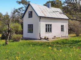 3 Bedroom Cozy Home In Slite, cottage in Slite